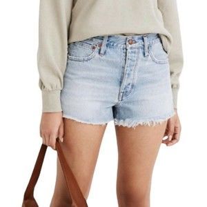 Madewell Curvy Relaxed Light Blue Distressed Button Fly Denim Shorts SZ 29